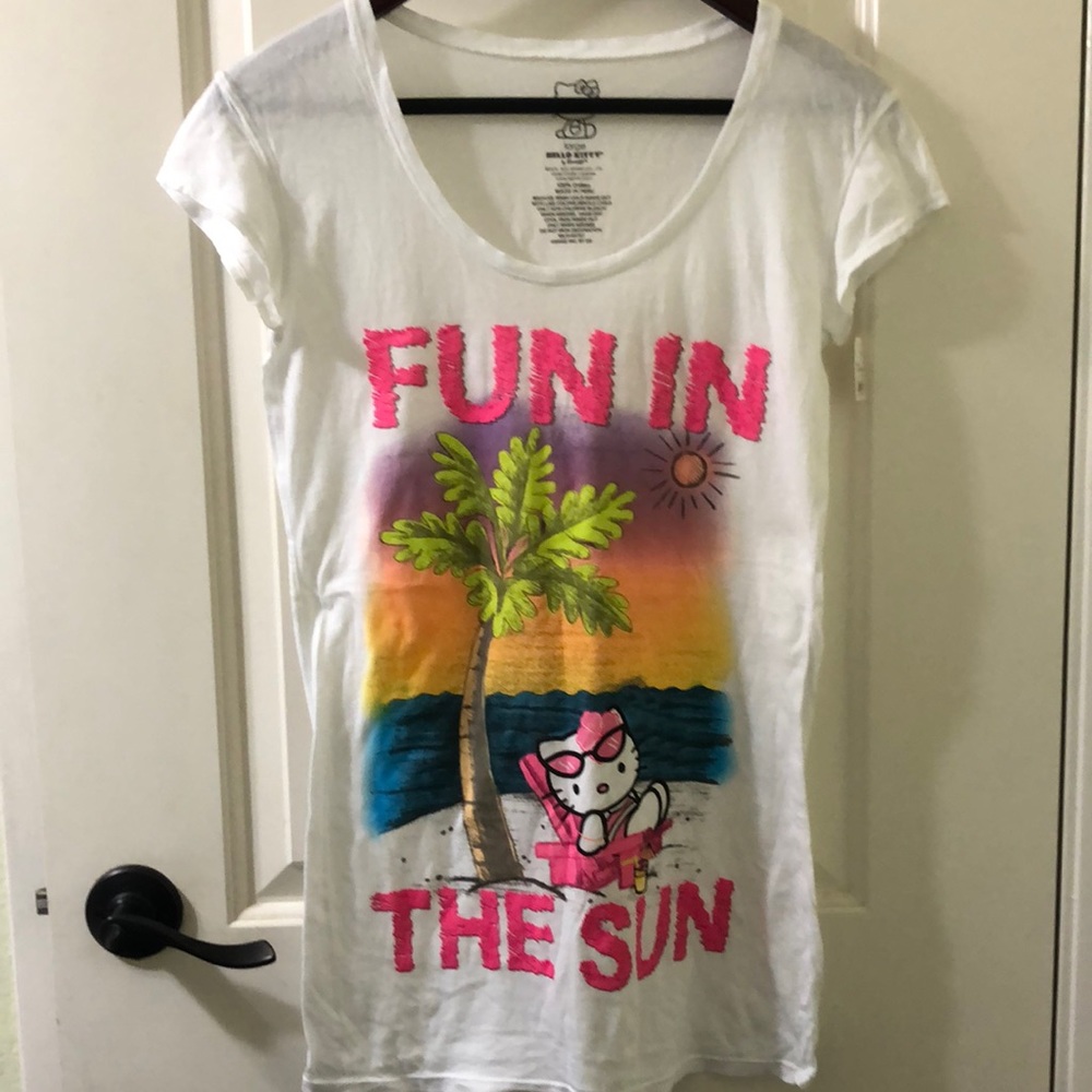 ⭐️⭐️3/$12 DEAL FOR THIS ITEM!⭐️⭐️ NWT HELLO KITTY “Fun in the Sun” Tee, Sz L